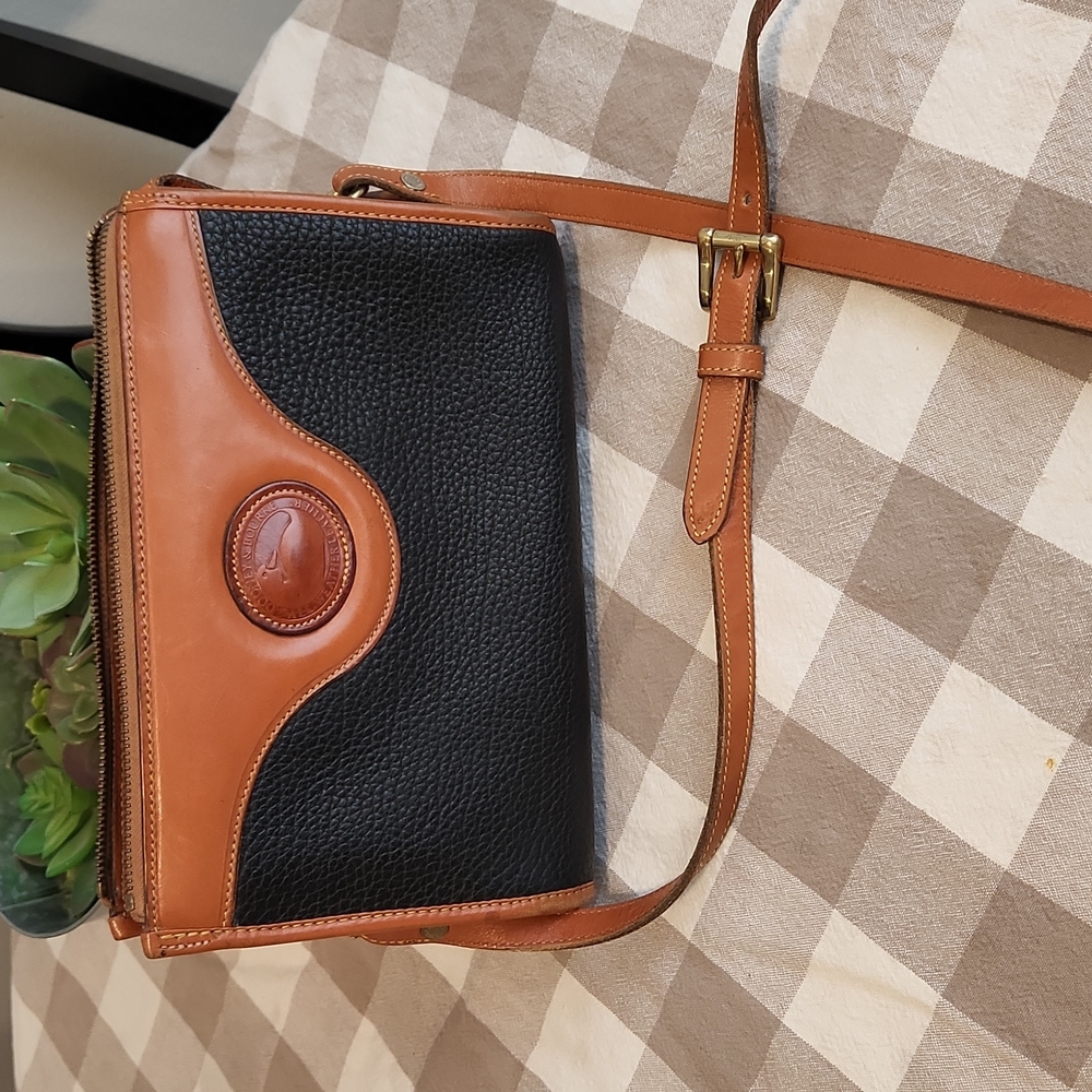 Vintage dooney and Bourke crossbody bag